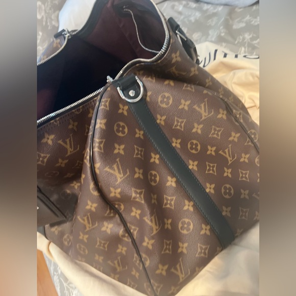 Louis Vuitton duffel bag large authentic fairly new worn twice - Picture 3 of 5